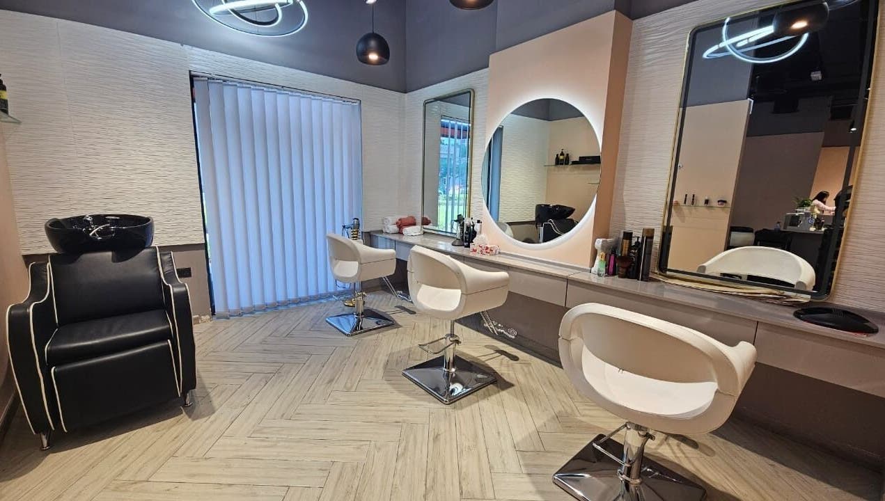 Elegant salon setting at Le Merveilleux 99 Salon, Dubai, Dubai, AE, highlighting modern styling chairs and mirrors.