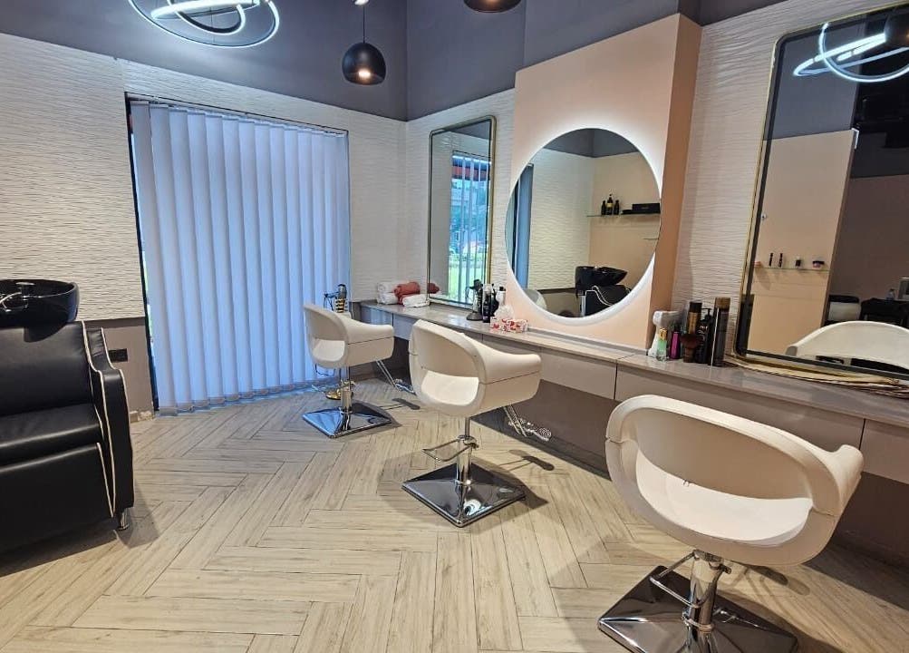 Elegant salon setting at Le Merveilleux 99 Salon, Dubai, Dubai, AE, highlighting modern styling chairs and mirrors.