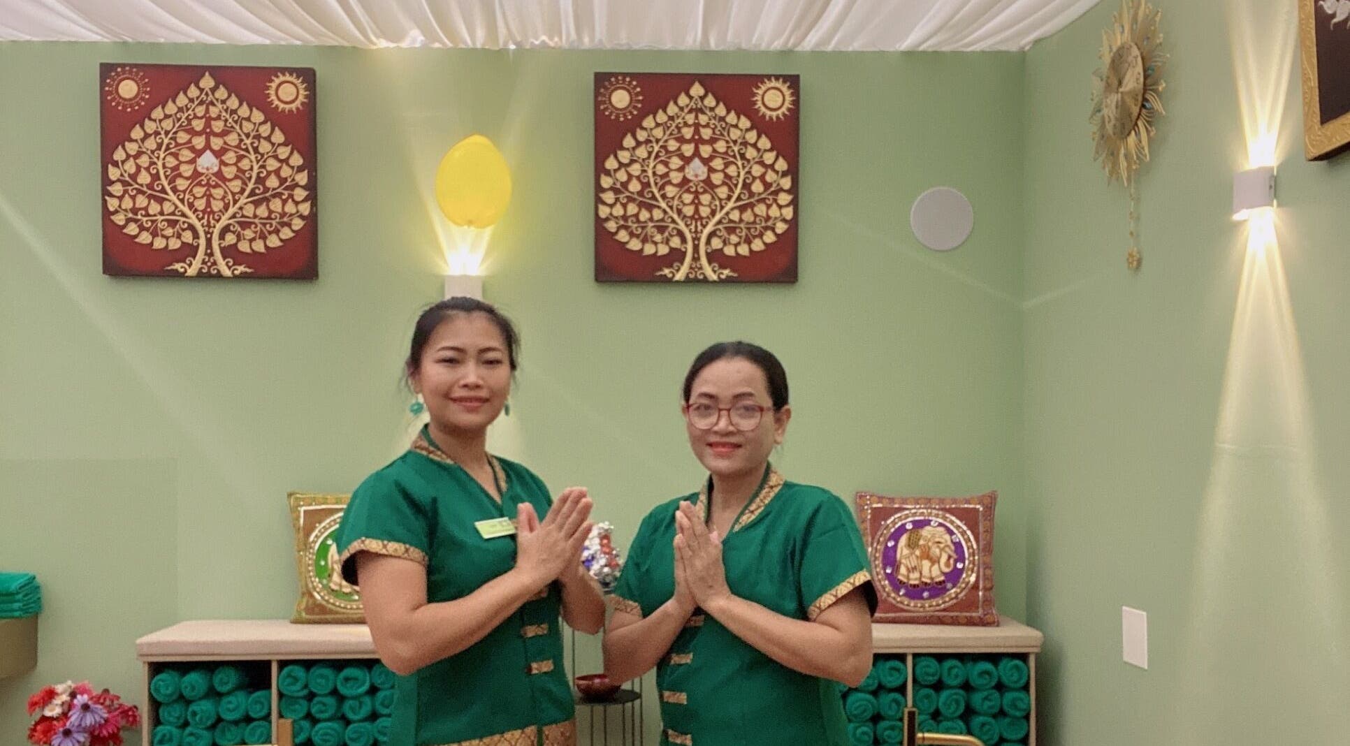 Due terapisti thailandesi sorridenti a Locarno Siam Massage, Locarno, Ticino, CH.