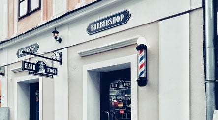 Intrare la Hair Hood 2, frizerie stilizată, Timișoara, Județul Timiș, RO.