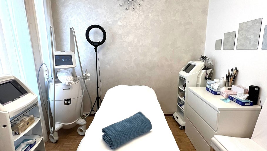 Interno moderno di Silveré Beauty Clinic a Lugano, Ticino, CH con attrezzature avanzate.