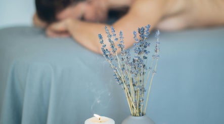 Tranquillità e relax con candela e lavanda a SILVERÉ BEAUTY CLINIC *FREE TIME*, Lugano, Ticino, CH.