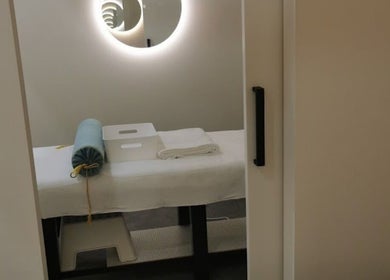 Tranquil therapy room at Kang’s TCM in Purposeful Acupuncture Clinic, Runaway Bay, QLD, AU.