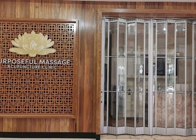 Entrance of Kang’s TCM Clinic with wooden decor at Runaway Bay, Queensland, AU.