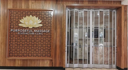 Entrance of Kang’s TCM Clinic with wooden decor at Runaway Bay, Queensland, AU.