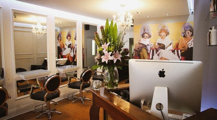 Oliver James Salon, bilde 2