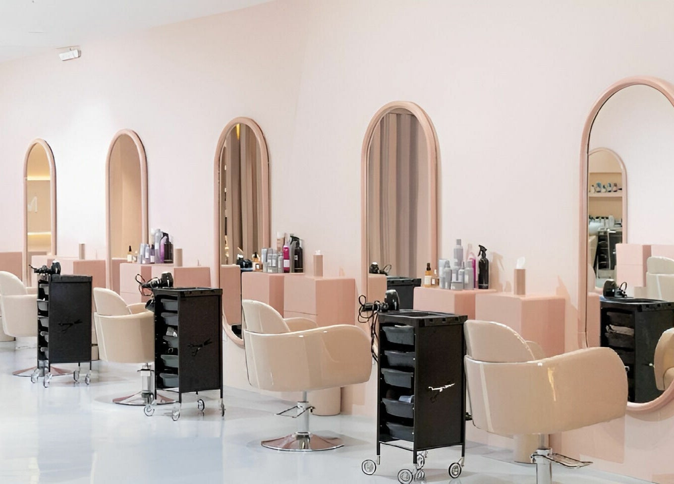 Modern salon chairs and mirrors inside Mend Salon, located in Riyadh, Riyadh Province, SA.