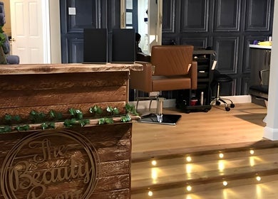 Elegant reception at Lyndsey Dunning Hair at The Beauty Room, Malton, England, GB with modern decor and soft lighting.