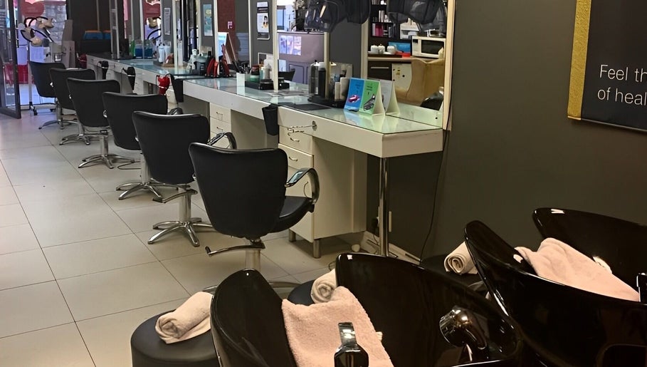 Arriba Salon image 1