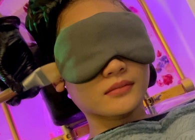 Relaxing treatment at MIMPI Natural Headspa & Salon in Kuala Lumpur, MY. Eye mask and paintbrush massage.