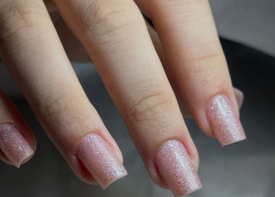 Unhas com esmalte brilhante no Nail Designer em Braga, Braga, PT.