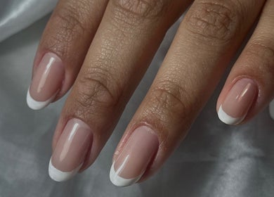 Unhas francesas elegantes no Nail Designer, Braga, Braga, PT.