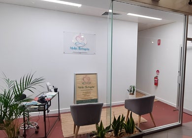 Entrance of Metta Therapies in Adelaide, South Australia, AU with a cozy sitting area and lush plants.