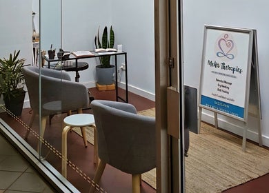 Serene interior of Metta Therapies in Adelaide, South Australia, AU showcasing cozy seating and decor.