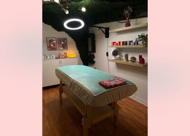 Salle de soins paisible chez Ma Fraise Sucrée Esthétique, Montréal, Québec, CA.