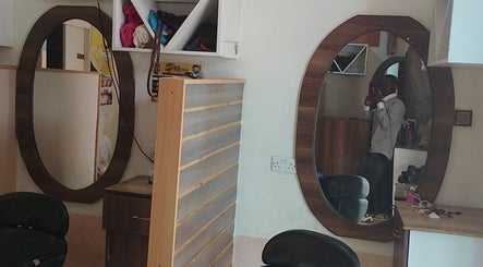 Bikon Beauty and Executive Barber, Fedha Estate near Naivas Supermarket, close to Nyayo Gate B, opposite Reemah Hospital imaginea 2