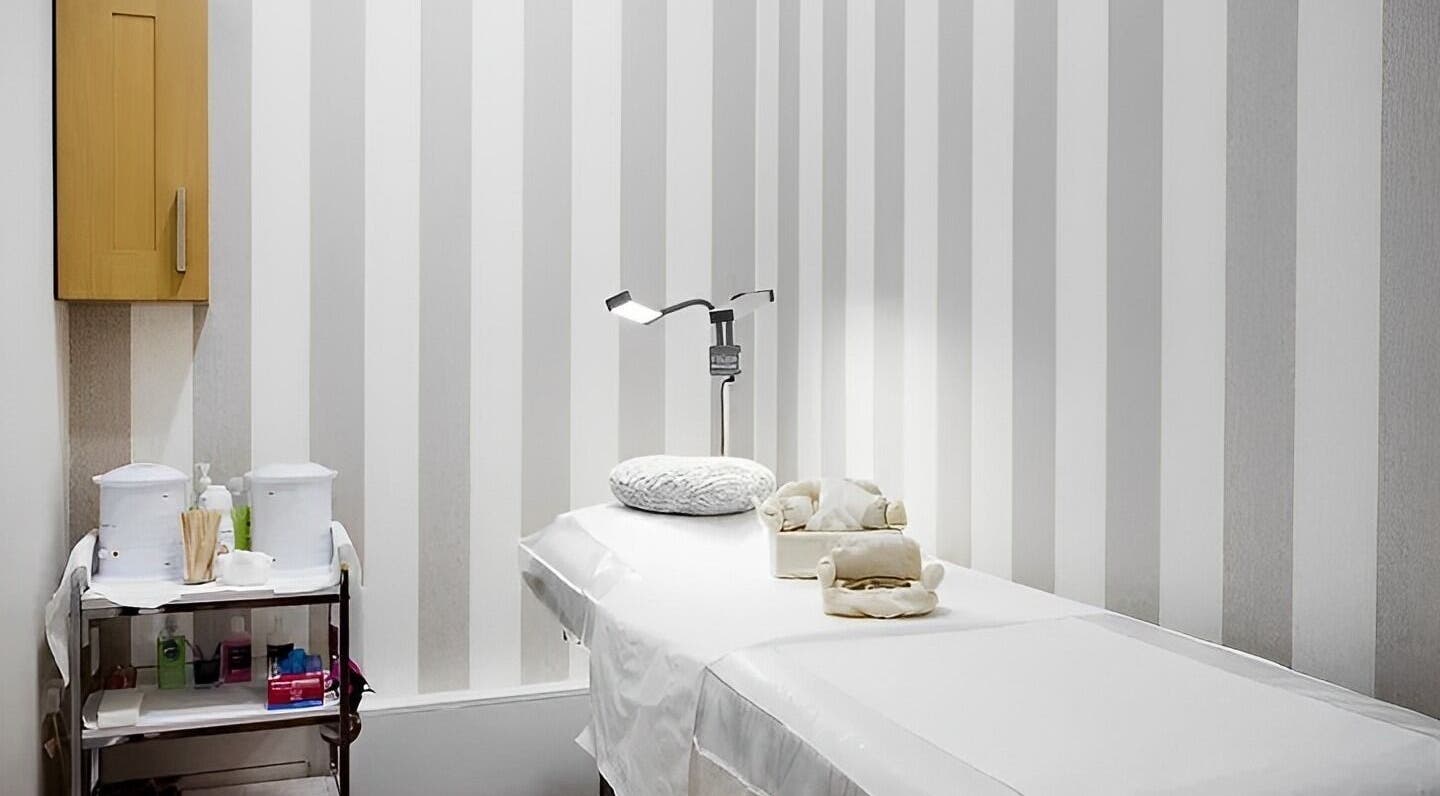 Relaxing treatment room at SINGHAR BEAUTY ASHTON in Ashton-under-lyne, England, GB with soft lighting.