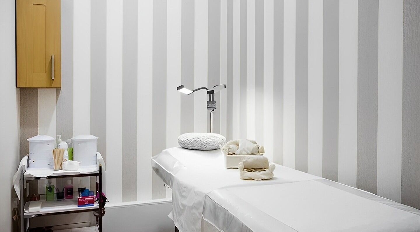 Relaxing treatment room at SINGHAR BEAUTY ASHTON in Ashton-under-lyne, England, GB with soft lighting.