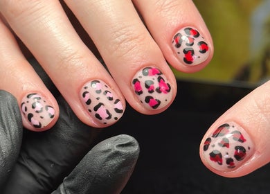 Leopard print nail art at Oh Nails by Lauren, Livingston, Scotland, GB, showcasing chic designs.