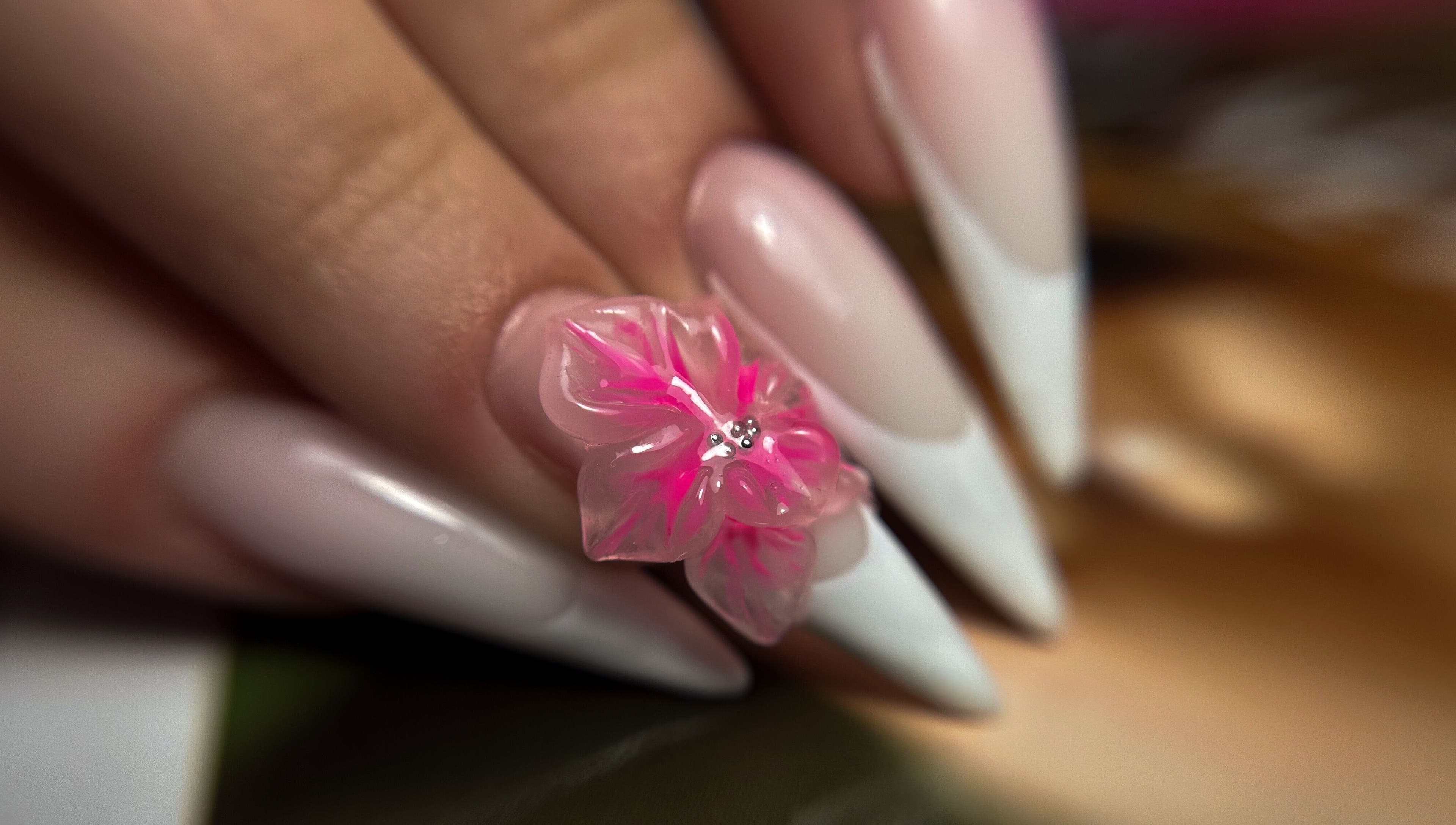 Дизайн на нокти с цвете в Gery Nail Art, Бургас, България, BG.