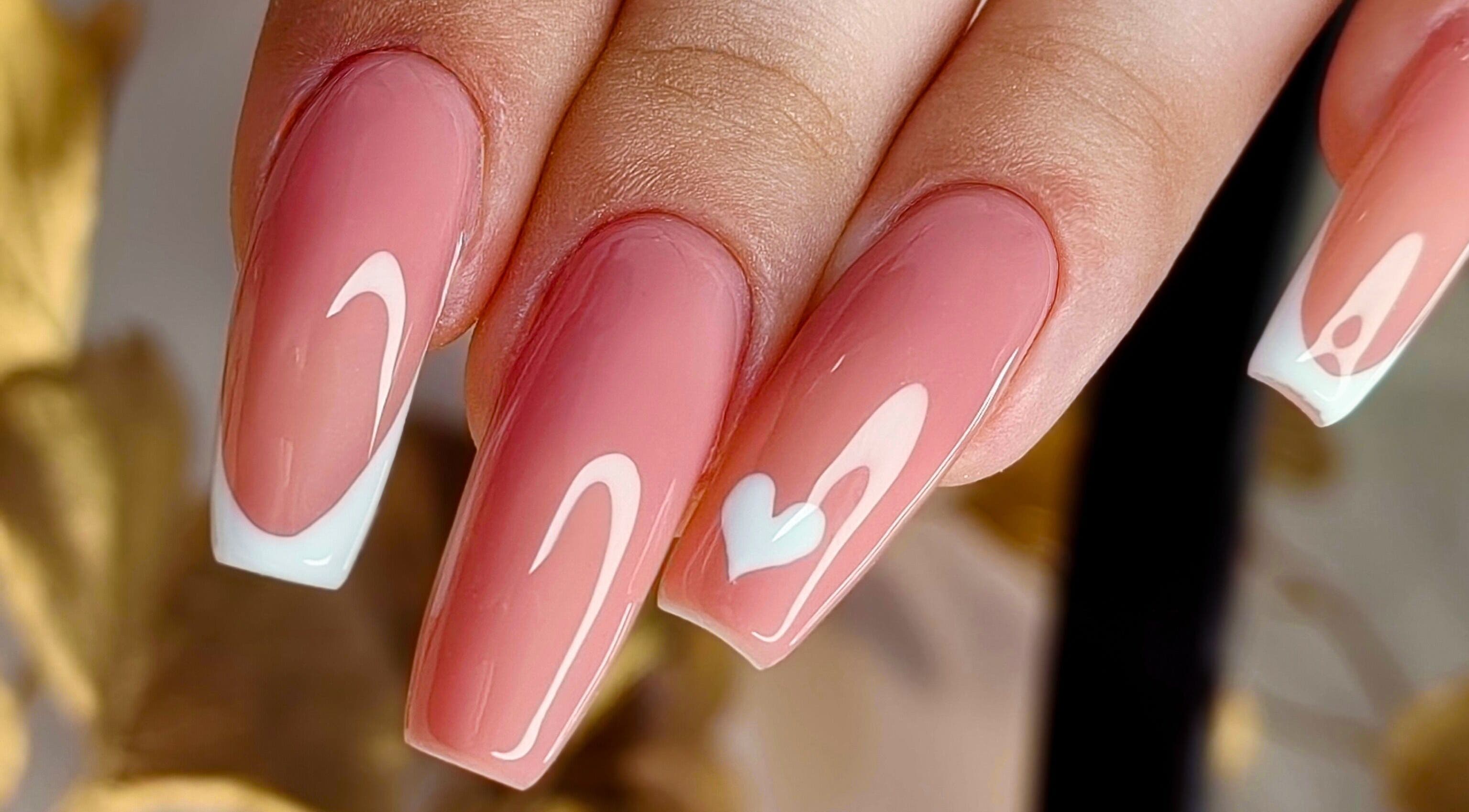 Дизайн на нокти с нежно френски мотив в салон Gery Nail Art, Бургас, България, BG.
