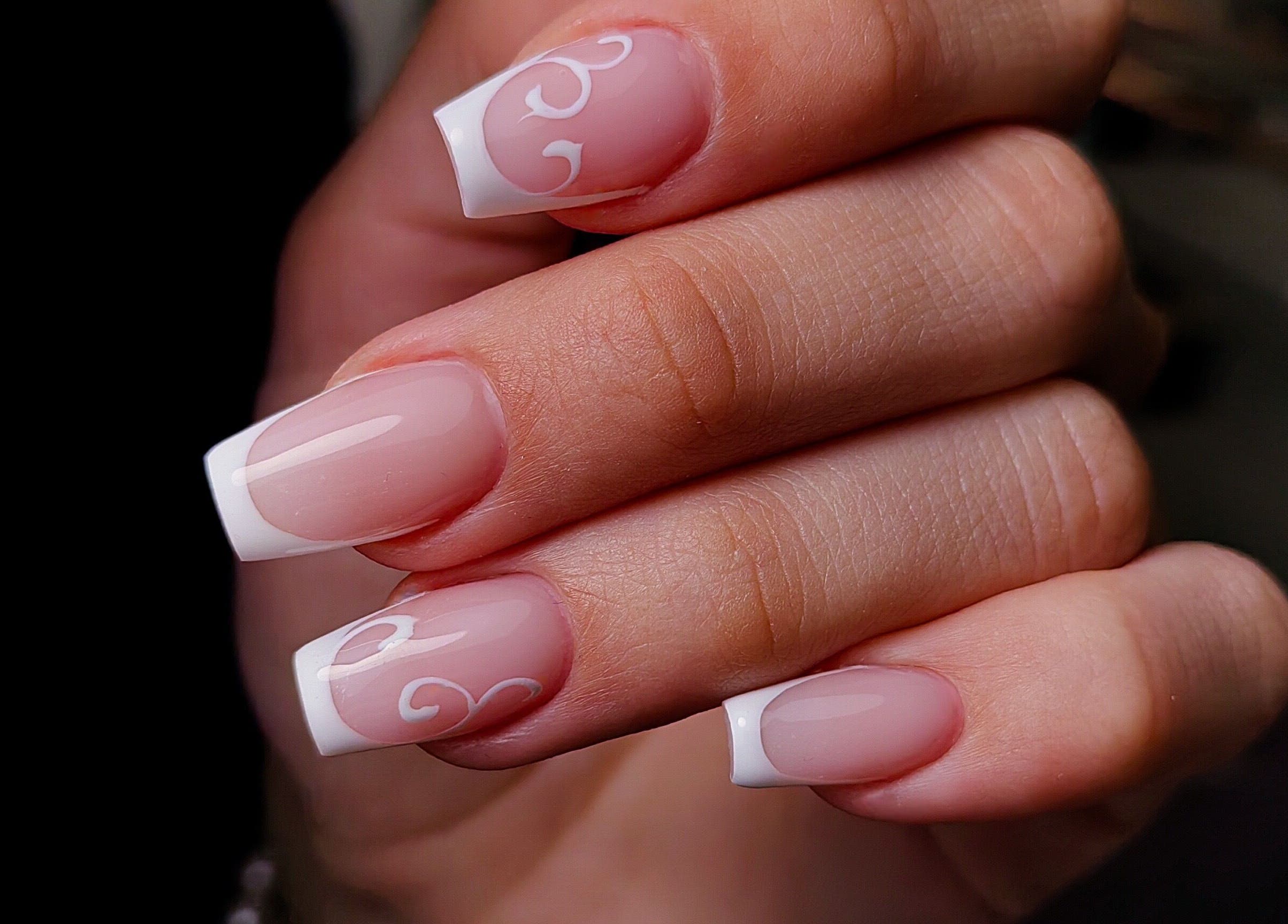Елегантен френски маникюр в Gery Nail Art, Бургас, България, BG