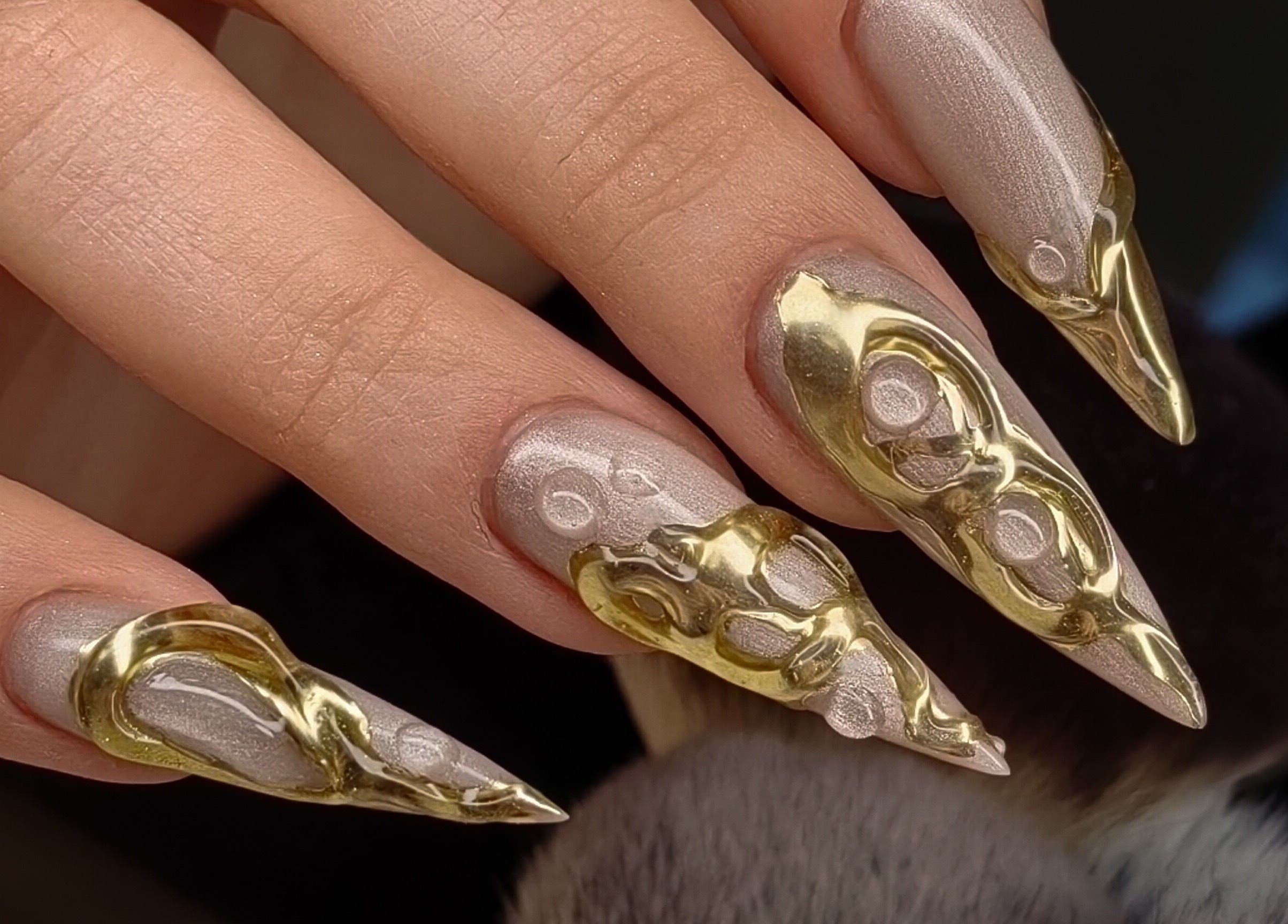 Изискан златен маникюр от Gery Nail Art, Бургас, България, BG.