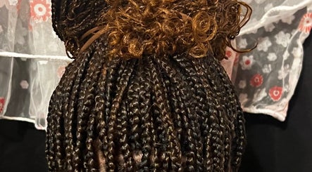 Sjadé’s Salon image 2