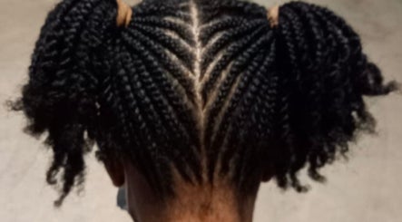 Sjadé’s Salon image 3