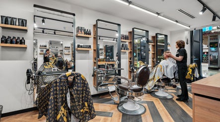 hình ảnh 2 của Allan's Mens Hairdressing - Castle Hill