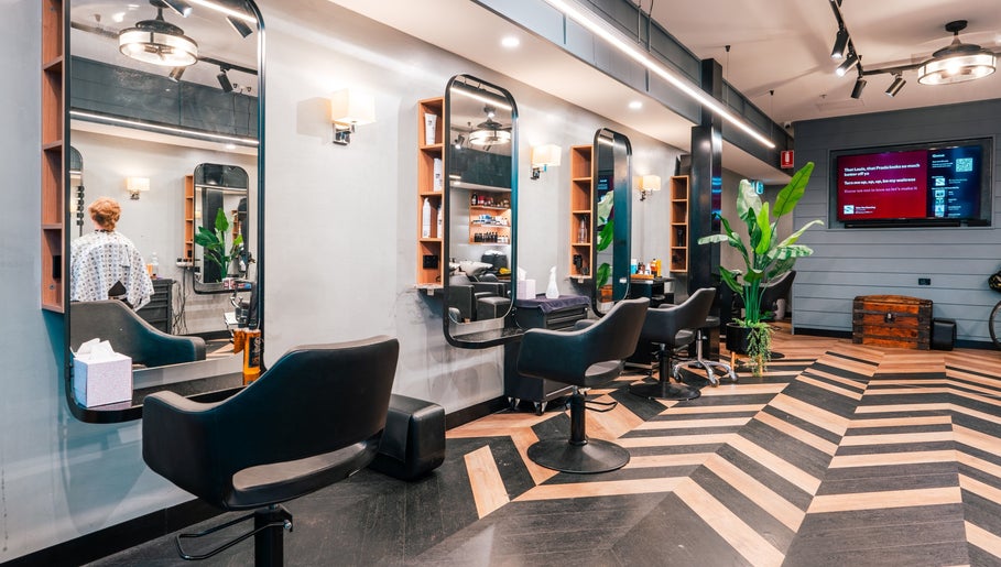 Εικόνα Allan's Mens Hairdressing - Marketown 1