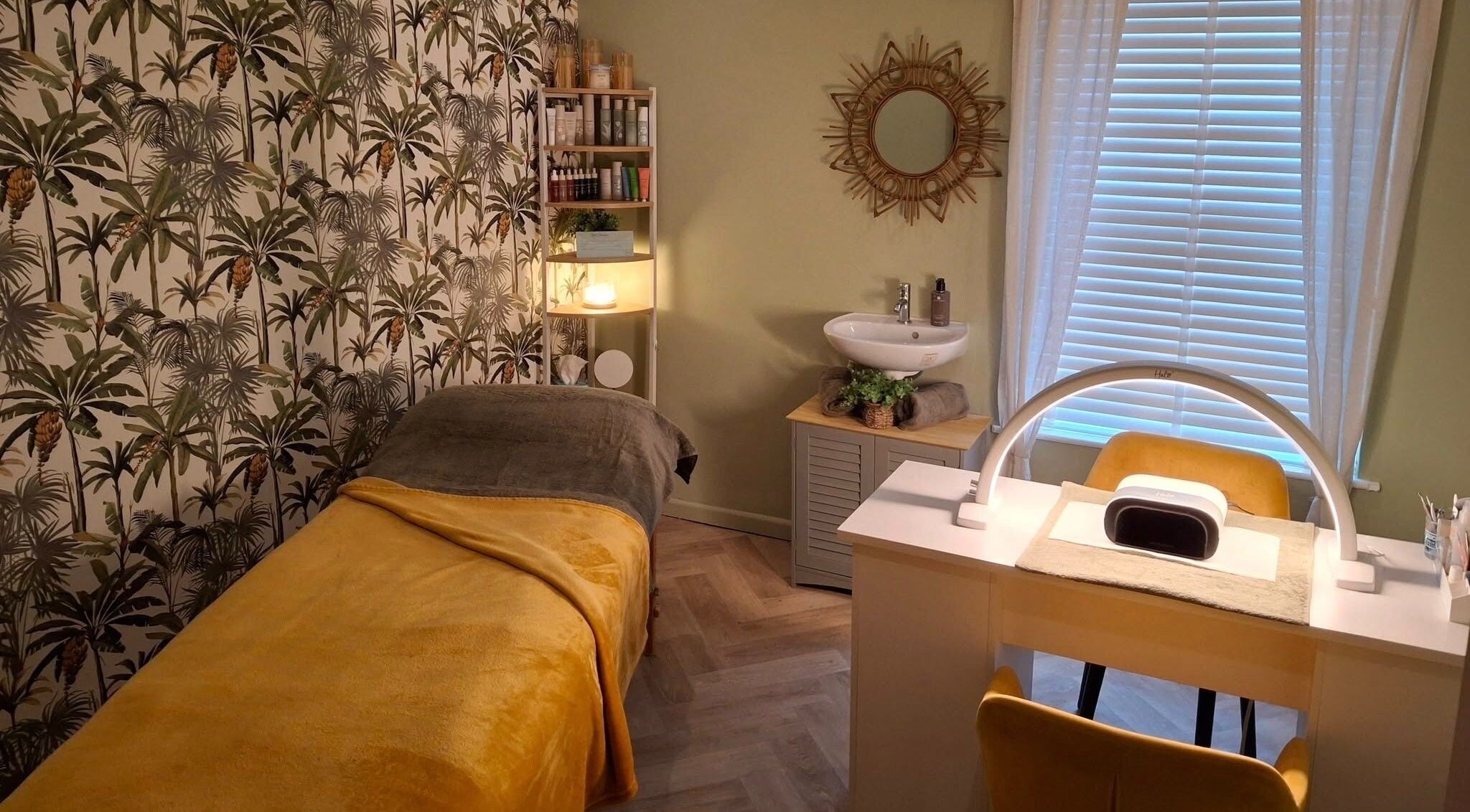 Relaxing treatment room at Blubell Nails and Beauty, Rode Heath, England, GB with tropical decor and cozy ambiance.