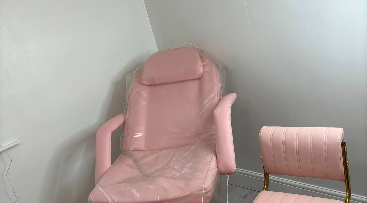Elegant pink spa chair at Beauty&Aesthetics By M, Elstree, England, GB offering relaxation.