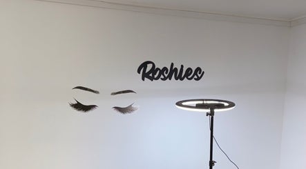 Roshies Eyelash Extenstion & Brows, bilde 3