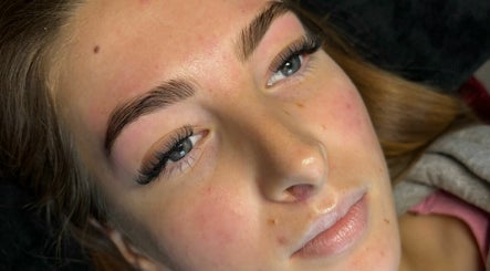 Lucid Lashes and Brows Bild 3
