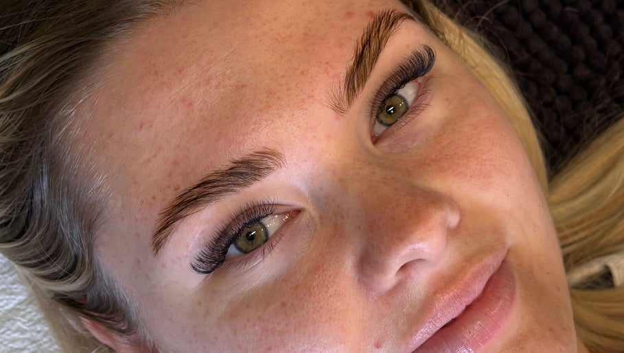 Blink Beauty Lash Studio image 1