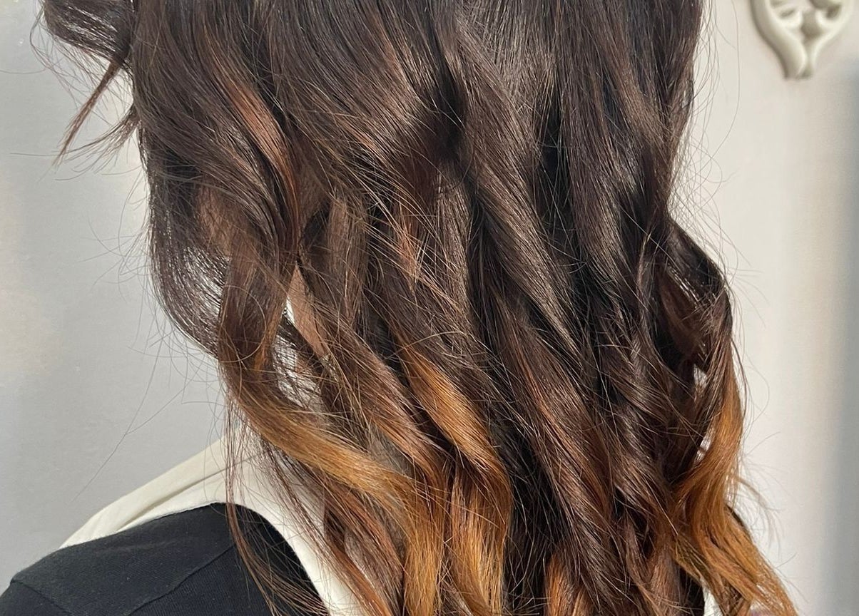 Capelli mossi e lucenti curati da Hair Masters by Davide Ginestra, Albano Laziale, Lazio, IT.