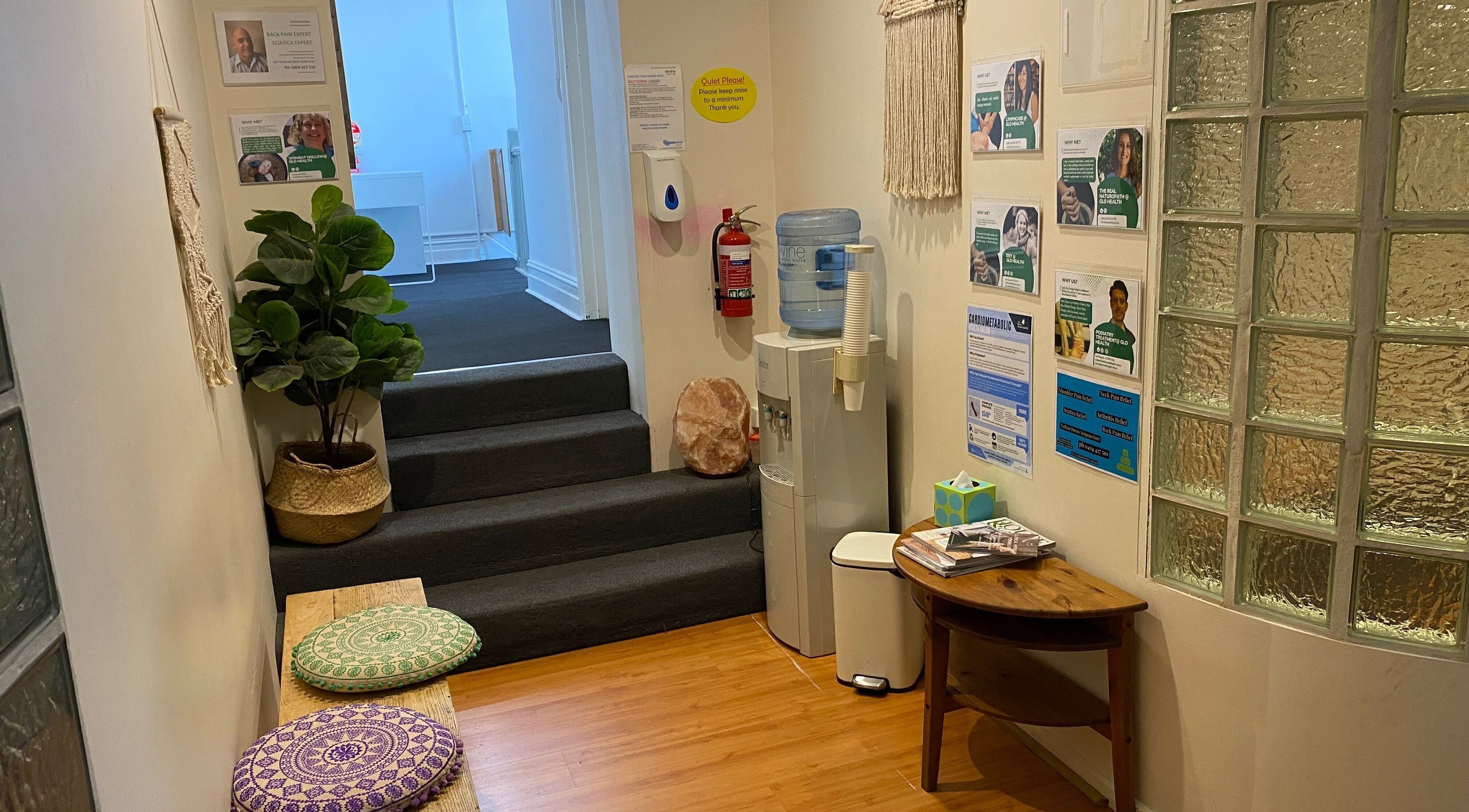 Cozy waiting area at Nathan Burns Acupuncture and Muscle Therapy in Melbourne, Victoria, AU with inviting decor.