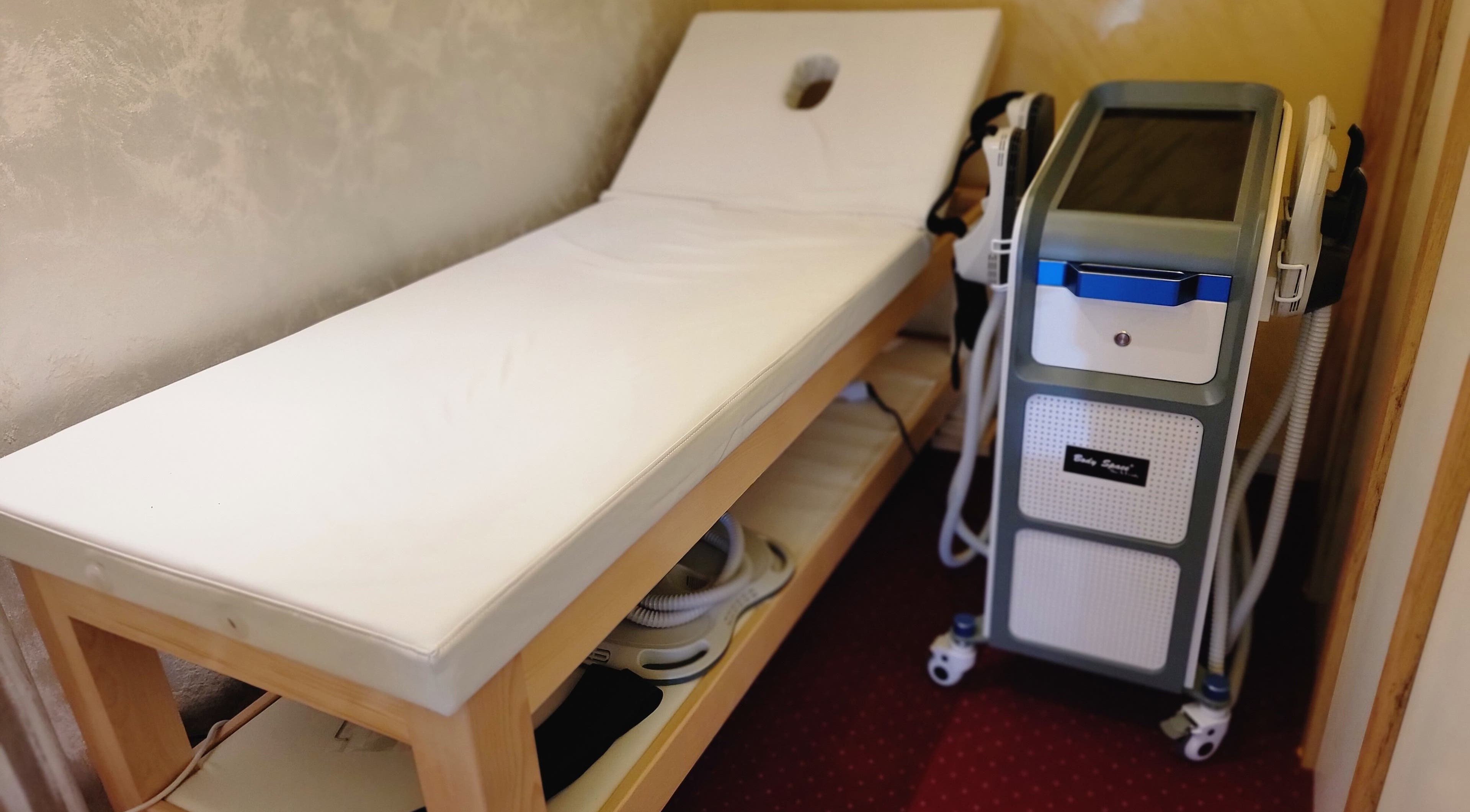 Prostor za uljepšavanje u Mia Body Space Novi Beograd, Београд, RS, s krevetom i opremom.