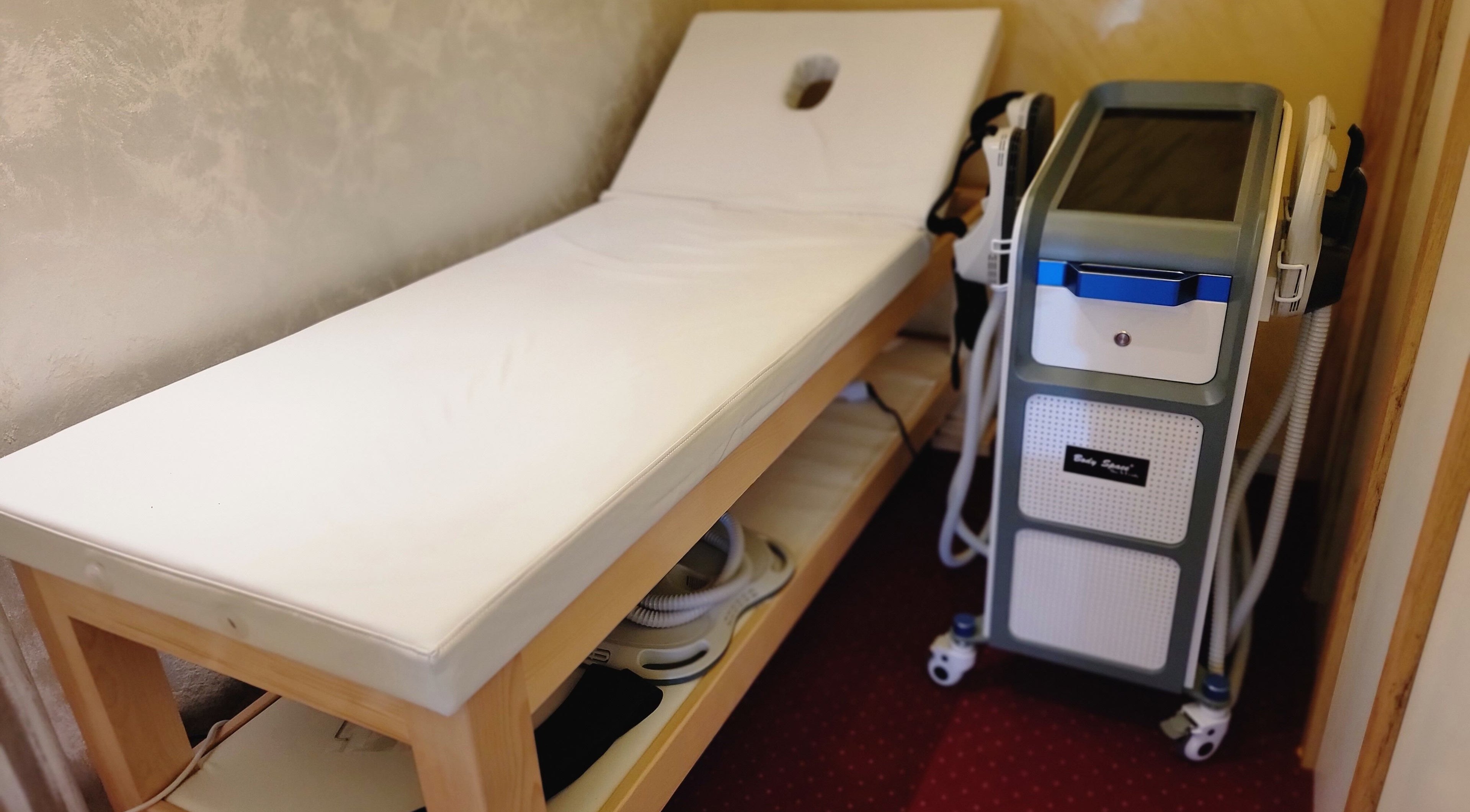 Prostor za uljepšavanje u Mia Body Space Novi Beograd, Београд, RS, s krevetom i opremom.