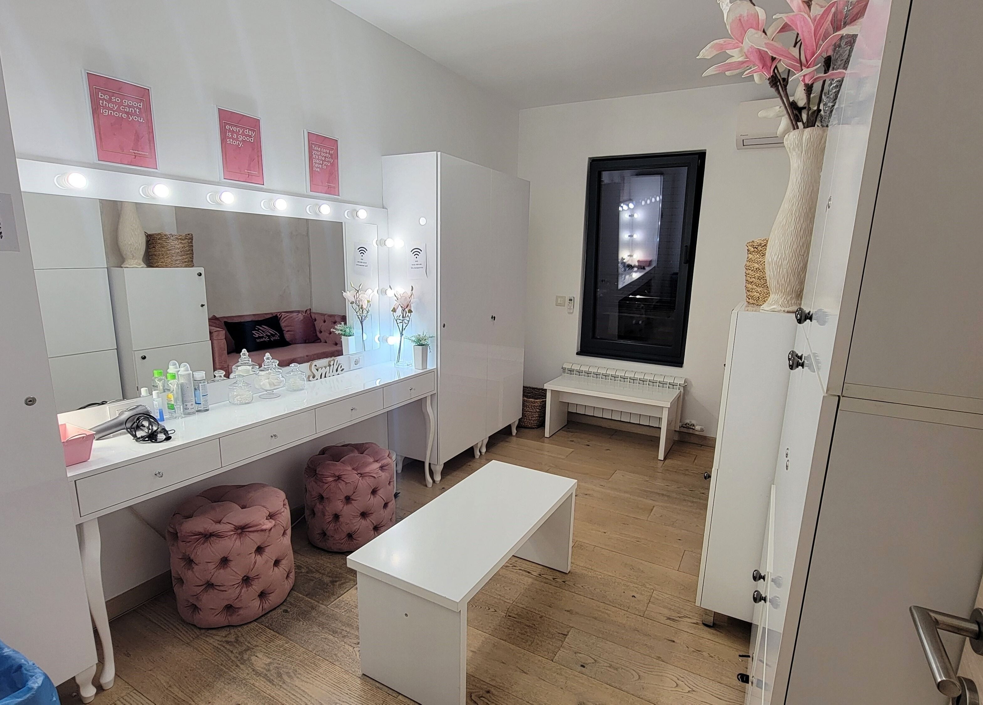 Elegantan prostor za njegu uz moderno ogledalo u Mia Body Space Novi Beograd, Београд, RS.