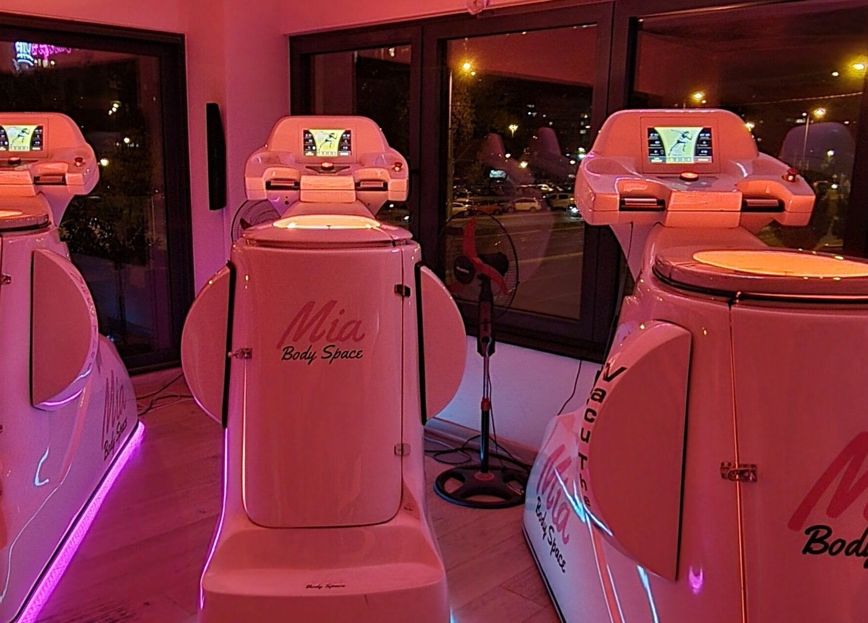 Elegant wellness pods at Mia Body Space Novi Beograd, Београд, RS, offering advanced relaxation therapy.