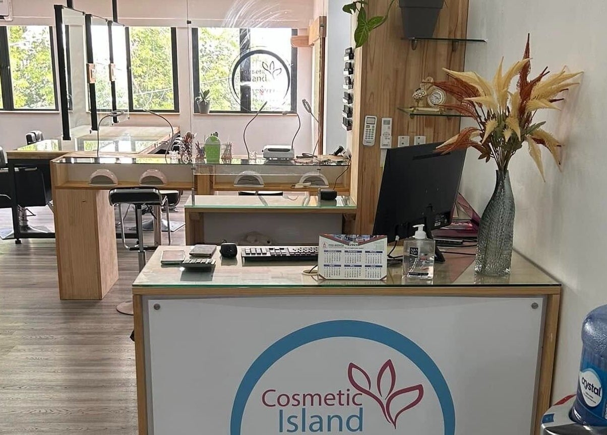 Modern interior of Cosmetic Island Port Louis, Port Louis District, MU with styling chairs and reception desk.