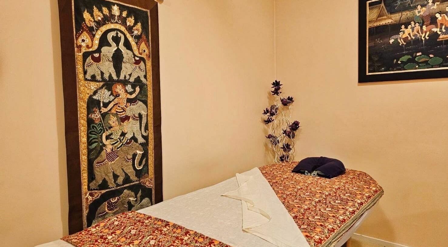Cozy massage room at Ananya Thai Massage, Auckland, NZ, featuring traditional Thai decor.