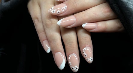 Lux Nails image 2