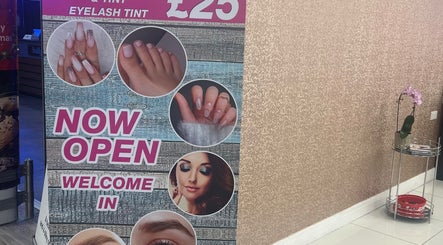 Fabrowz Springburn image 2
