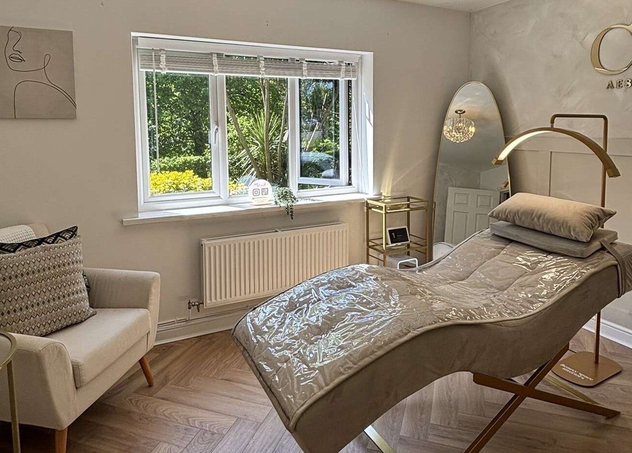 Relaxing spa room at Cw Aesthetics, Bryncethin, Wales. Luxurious treatment chair and elegant decor.