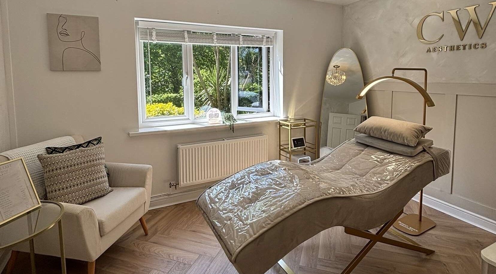 Relaxing spa room at Cw Aesthetics, Bryncethin, Wales. Luxurious treatment chair and elegant decor.