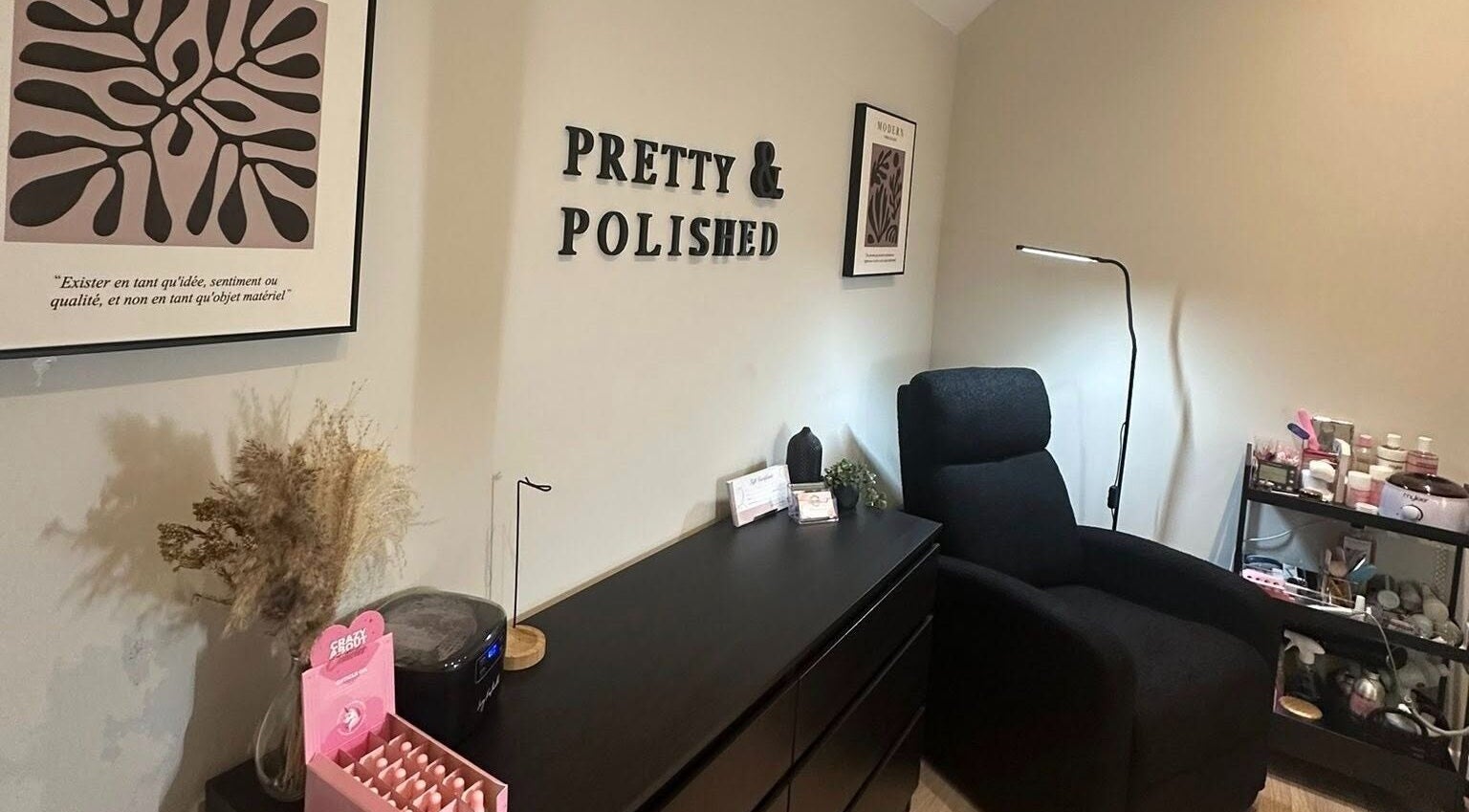 Cozy treatment room at Pretty and Polished in Sandy, England, GB with a recliner and treatment products.