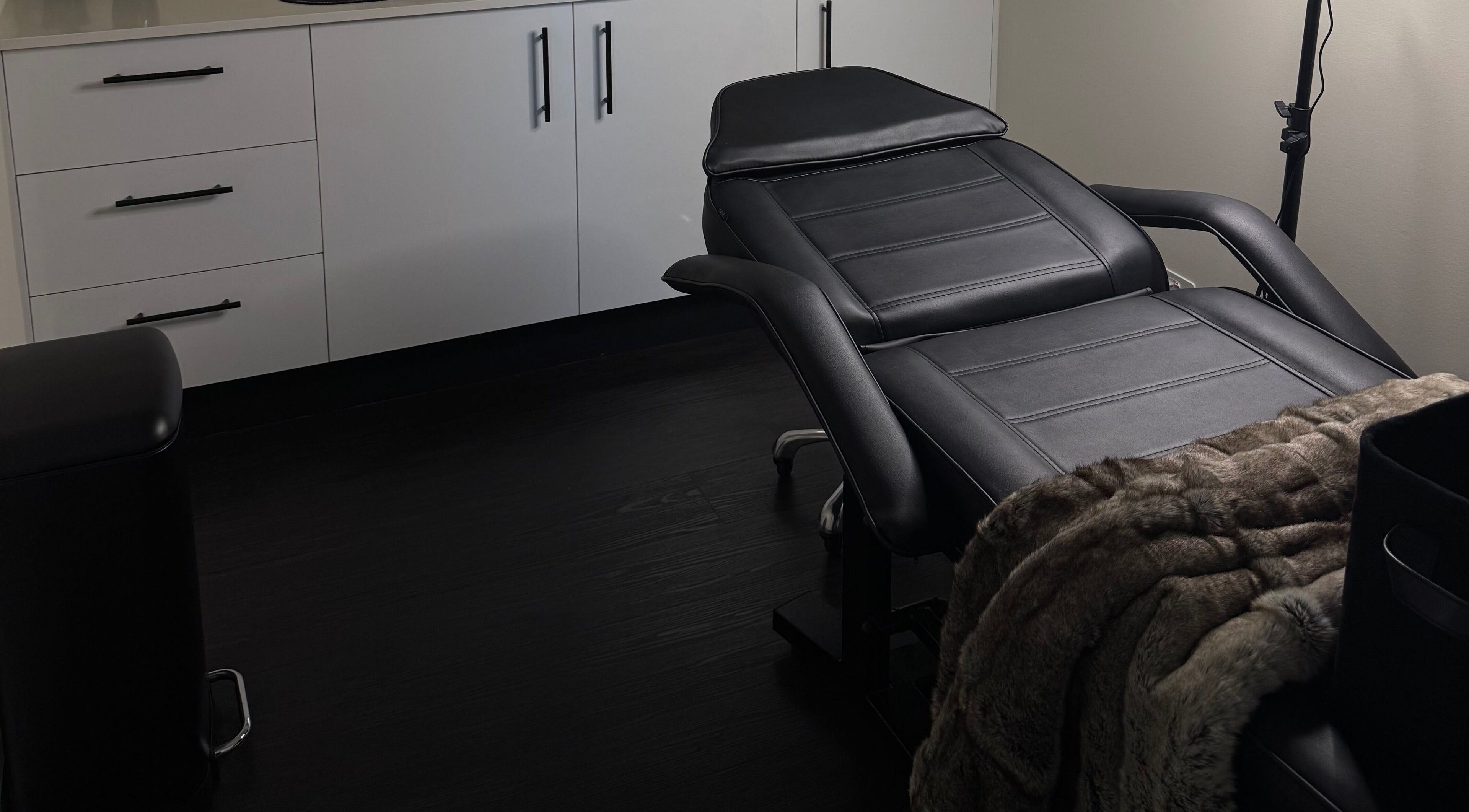 Luxurious treatment room at Cosmetic Artistry by Letitia, Brisbane, Queensland, AU with plush chair and cozy decor.